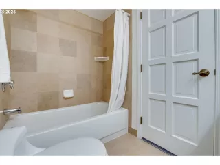 Photo #5: 135408098 Listing