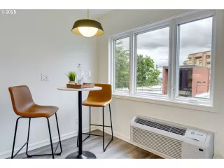 Photo #6: 135408098 Listing