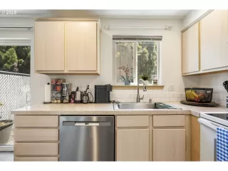 Photo #2: 135653533 Listing