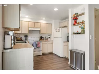 Photo #4: 135653533 Listing