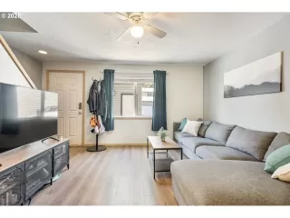 Photo #6: 135653533 Listing