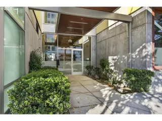 Photo #2: 135701225 Listing 