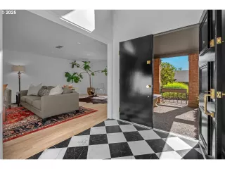 Photo #5: 135777107 Listing 
