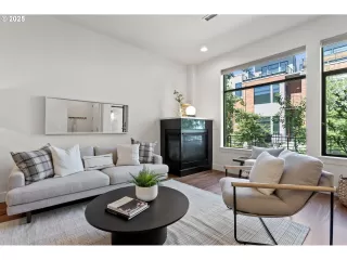 Photo #3: 135791919 Listing