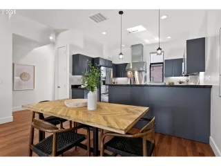 Photo #4: 135791919 Listing