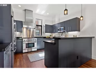 Photo #5: 135791919 Listing