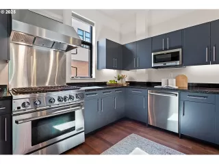 Photo #6: 135791919 Listing