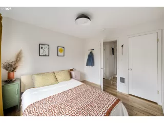 Photo #5: 135961872 Listing