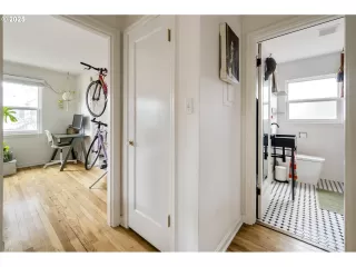 Photo #6: 135961872 Listing