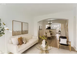 Photo #5: 136217825 Listing 