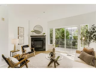 Photo #6: 136217825 Listing 