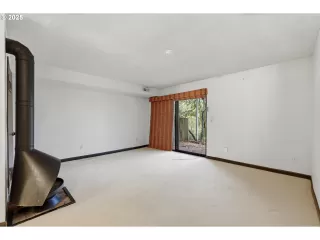 Photo #6: 136656997 Listing 