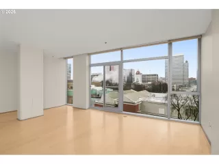 Photo #5: 136780113 Listing