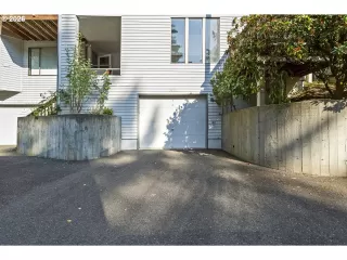 Photo #2: 136785301 Listing 