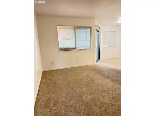 Photo #5: 136936040 Listing