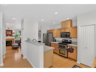 Photo #3: 137239886 Listing