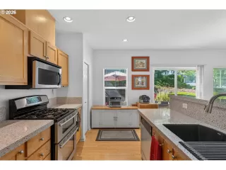 Photo #5: 137239886 Listing