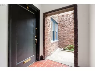 Photo #3: 137442617 Listing