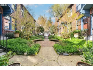 Photo #4: 137442617 Listing