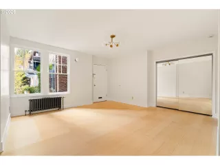 Photo #6: 137442617 Listing