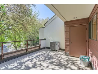 Photo #6: 137462990 Listing