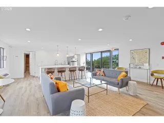 Photo #2: 137523551 Listing