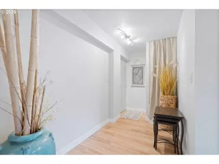 Photo #4: 137523551 Listing