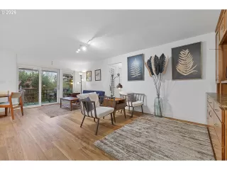 Photo #5: 137523551 Listing