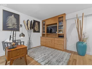 Photo #6: 137523551 Listing