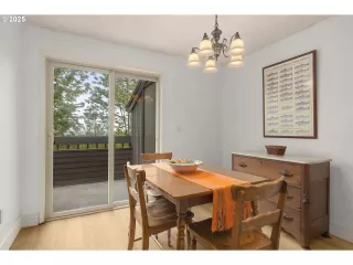 Photo #3: 137629228 Listing 