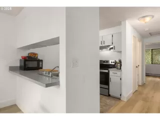 Photo #5: 137629228 Listing 