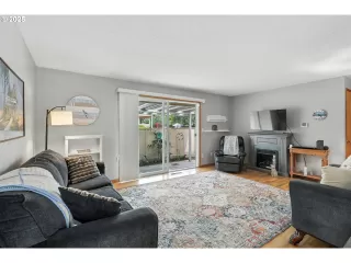 Photo #3: 137926724 Listing 