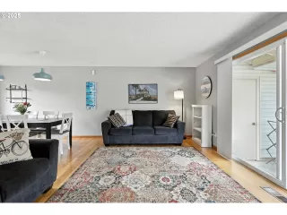 Photo #4: 137926724 Listing 