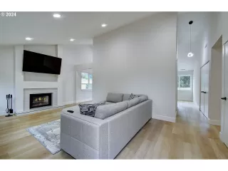 Photo #2: 138704322 Listing