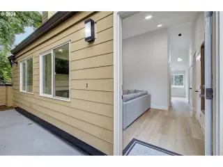 Photo #3: 138704322 Listing