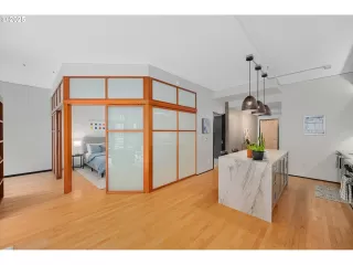 Photo #5: 138846063 Listing