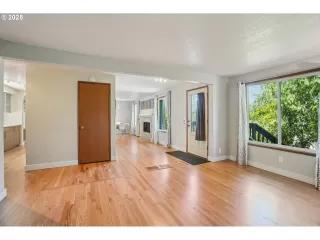 Photo #4: 139096977 Listing