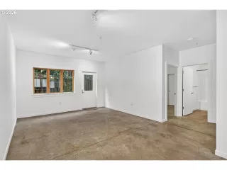 Photo #2: 139495252 Listing 