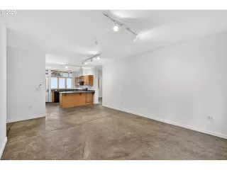 Photo #3: 139495252 Listing 