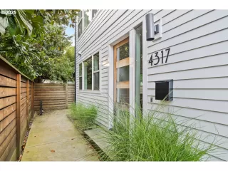 Photo #2: 139798926 Listing