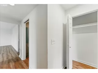 Photo #6: 139860948 Listing