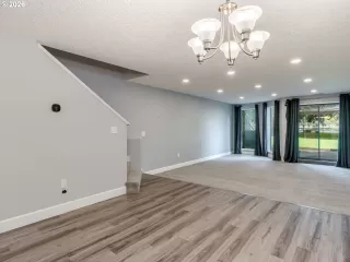 Photo #3: 139875391 Listing