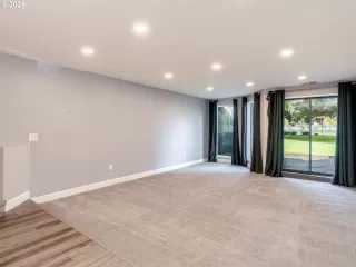 Photo #4: 139875391 Listing