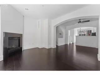 Photo #1: 140051098 Listing