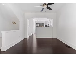 Photo #3: 140051098 Listing