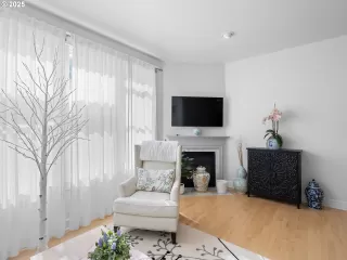 Photo #2: 140798596 Listing