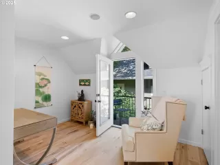 Photo #3: 140798596 Listing