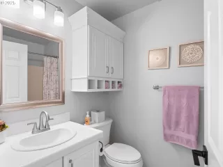 Photo #4: 140798596 Listing