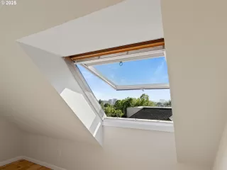 Photo #6: 140798596 Listing