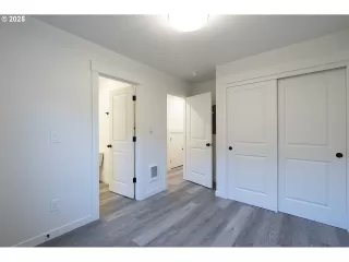 Photo #3: 140886336 Listing 